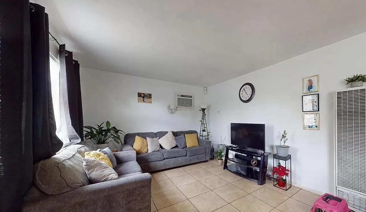 614 Leon Ave — Photo 3