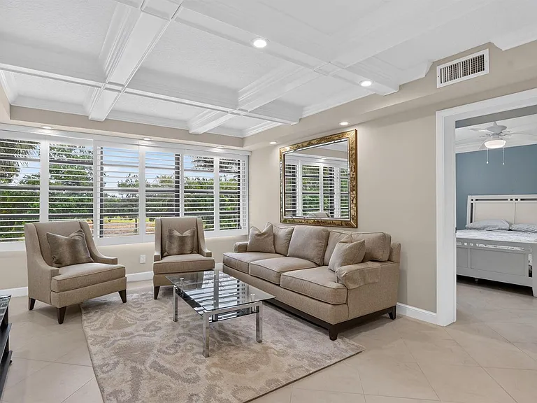 6061 Balboa Cir #206 — Photo 12