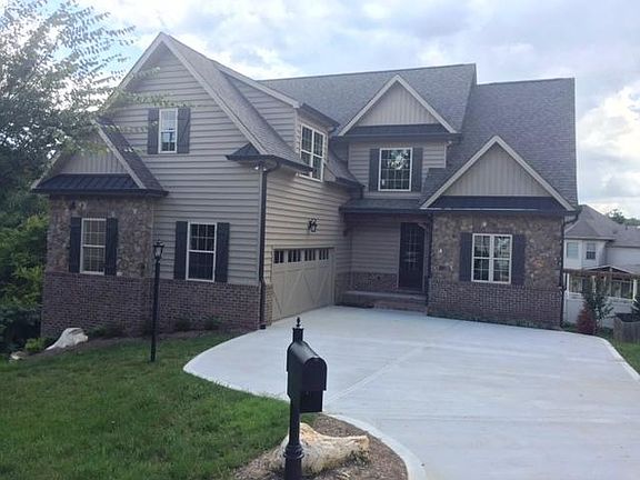 2nd image of 1625 Autumn Tree Ln