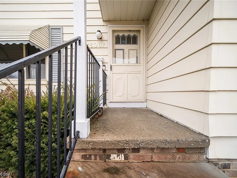15067 Rochelle Dr — Photo 30