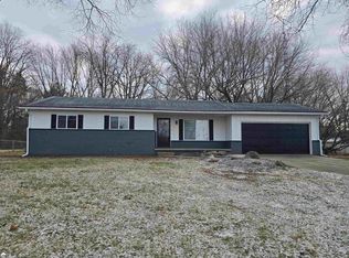 1043 Balmoral Pkwy, Flint, MI 48532