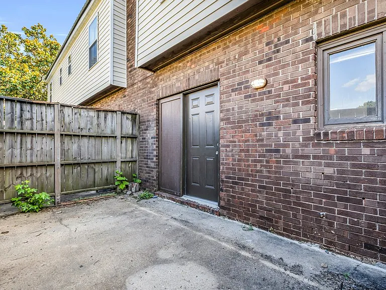 400 Forrest Blvd #26 — Photo 14