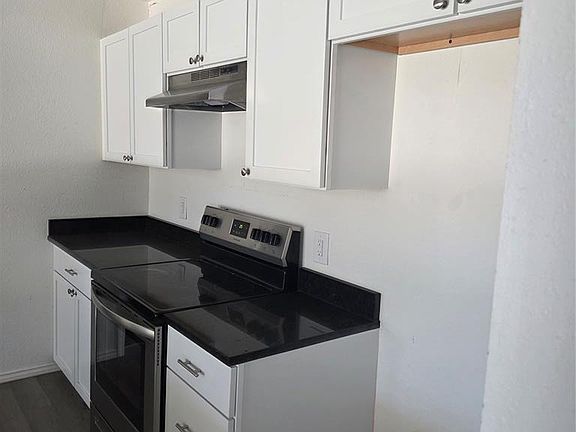 2nd image of 1014 Clover Ln