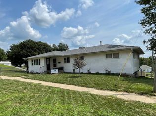 208 E 6th St, Mound City, MO 64470