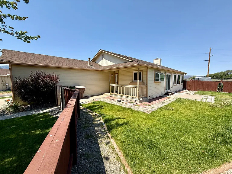 1785 Shamrock Cir — Photo 5