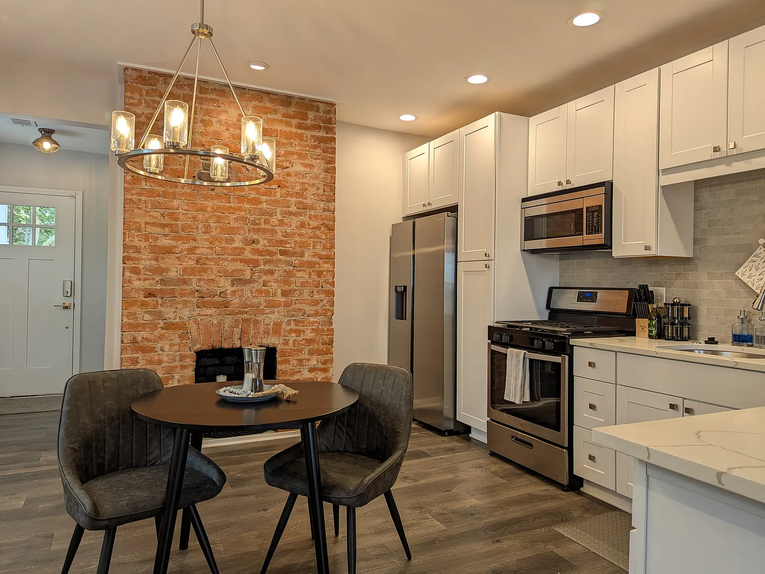 2 bed, 1100 sqft, $2,250 — Photo 3
