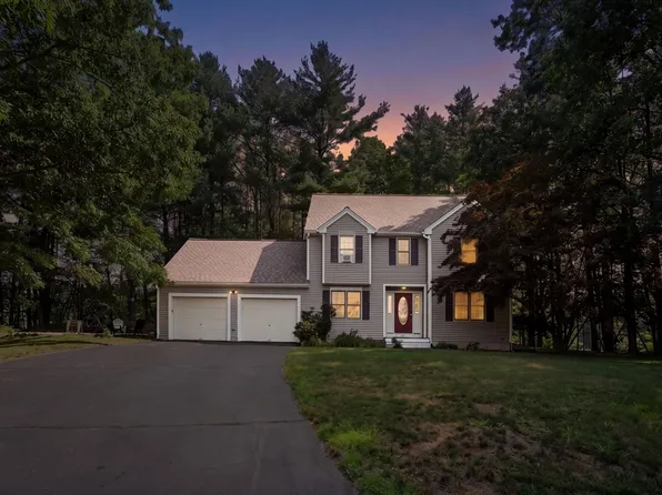 61 Easy St, Uxbridge, MA 01569