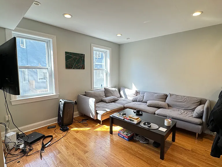 6 Saint James Pl — Photo 5