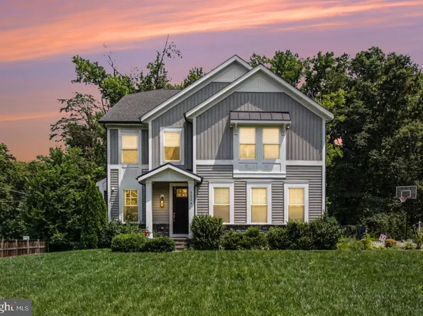 9203A Forest Haven Dr, Alexandria, VA 22309