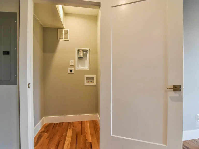 67-02 Logan Ave — Photo 10