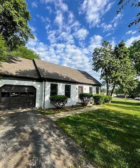204 Brookshore Ave — Photo 2