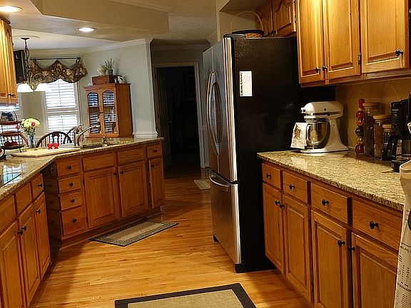 4th image of 2403 Long Meadow Dr