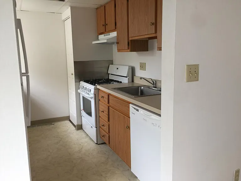 1300 Rosewood Ct — Photo 13