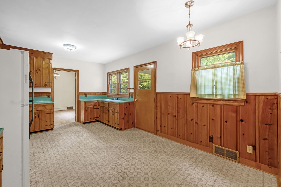 3563 Milhaven Rd-17