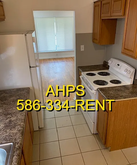 944 E Morehouse Ave — Photo 3