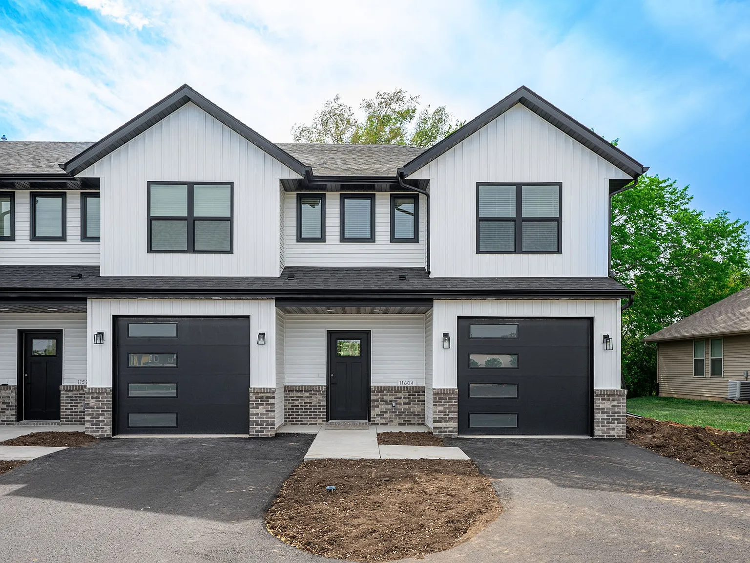 3 bed, 2.5 bath, 1525 sqft, $2,200 — Photo 1