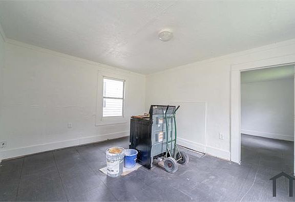 2nd image of 1649 State St W