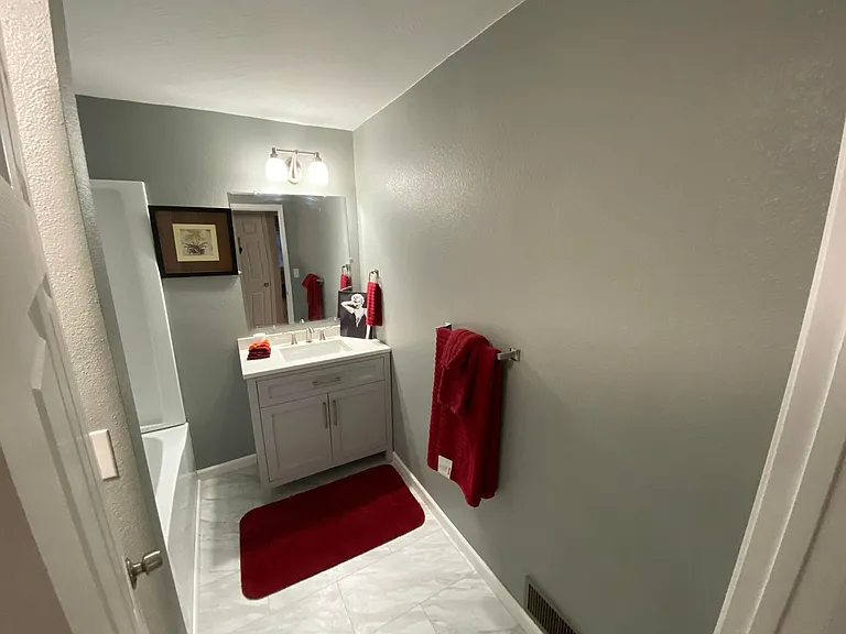 1737 E Elm St — Photo 12