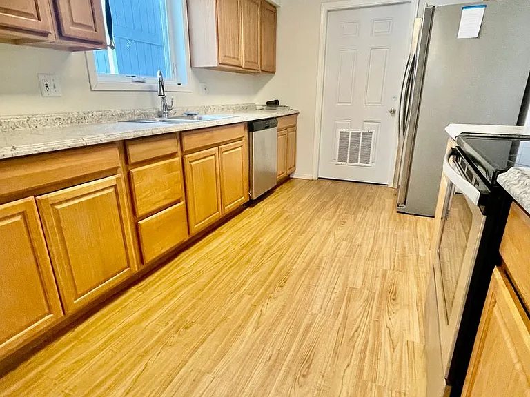 202 Princess Dr — Photo 7