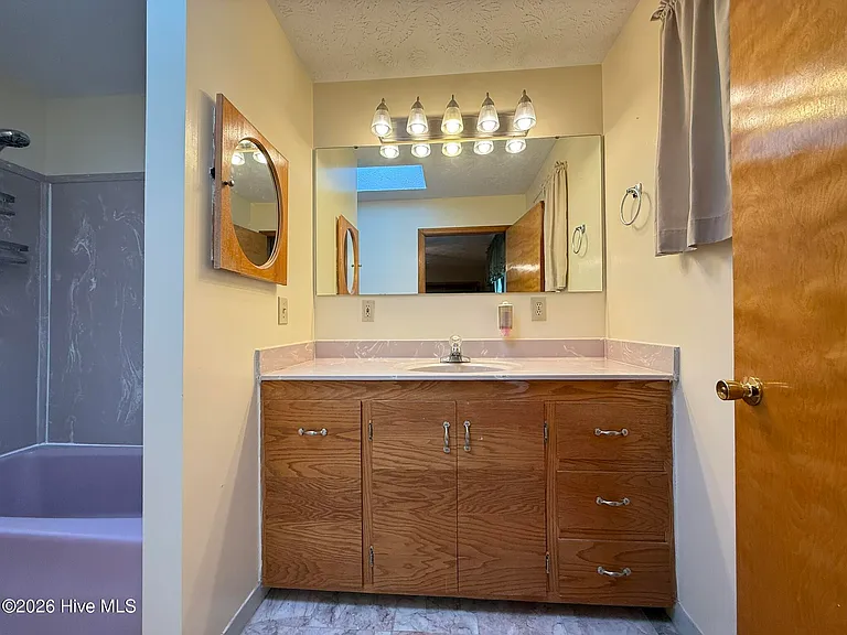 315 W Craven Ave — Photo 26