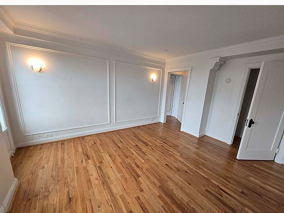 5th image of 15 E Kirby St