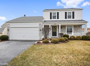 1156 Woodlake Dr, Carol Stream, IL 60188