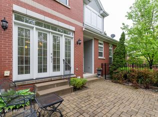 17 Lakebreeze Ct, Lake Zurich, IL 60047