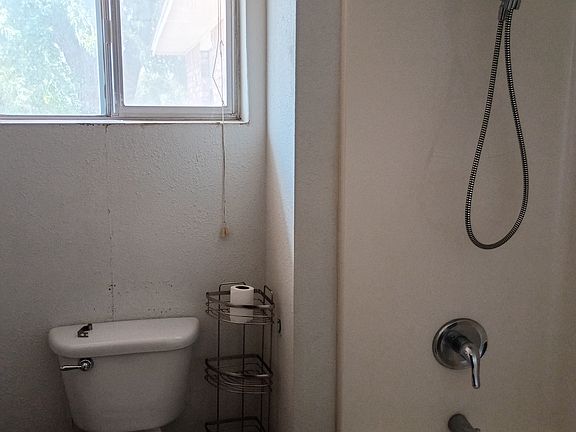 4th image of 701 W Boston Ave