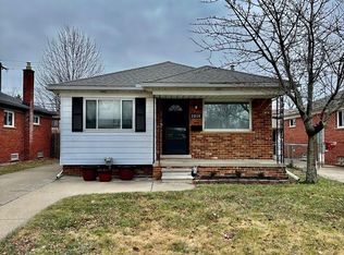 22630 Harmon St, Saint Clair Shores, MI 48080