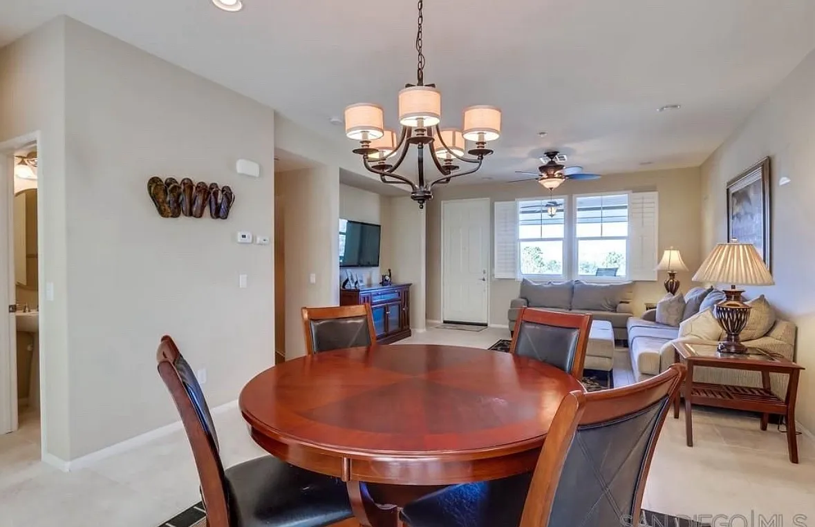 3015 Cole Grade Dr — Photo 2