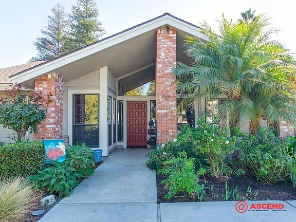 2nd image of 9809 Mesa Oak Dr