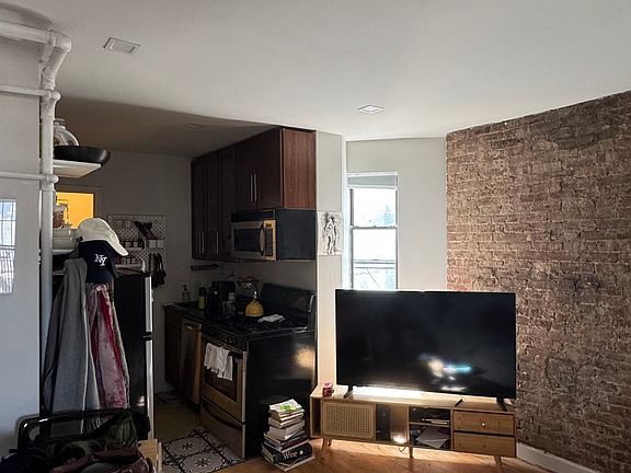 3rd image of 63 Clinton St APT 11