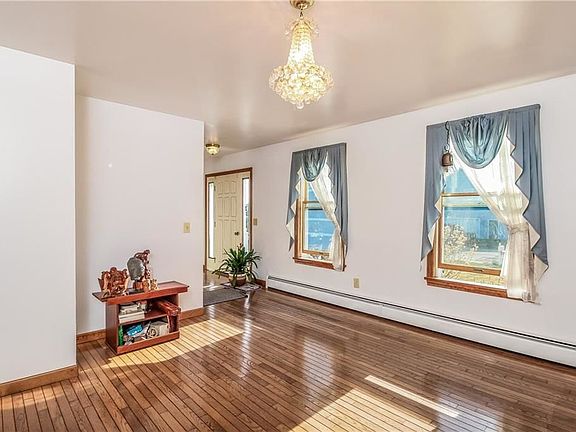 4th image of 20 Juniper Ave