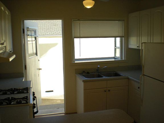 4th image of 1507 Chalcedony St