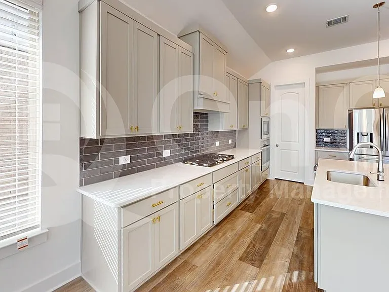 1908 Briar Hill Dr — Photo 5