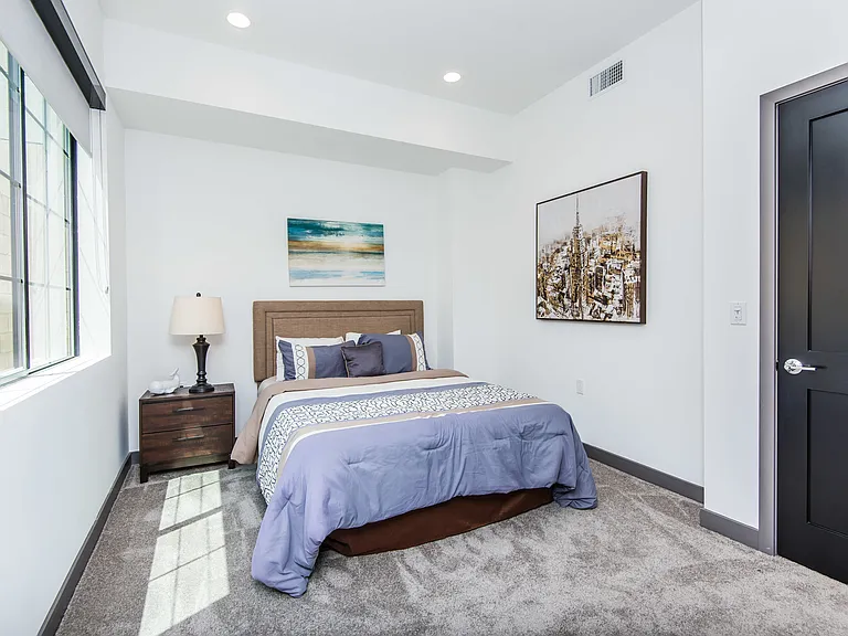 10748 Riverside Dr — Photo 21