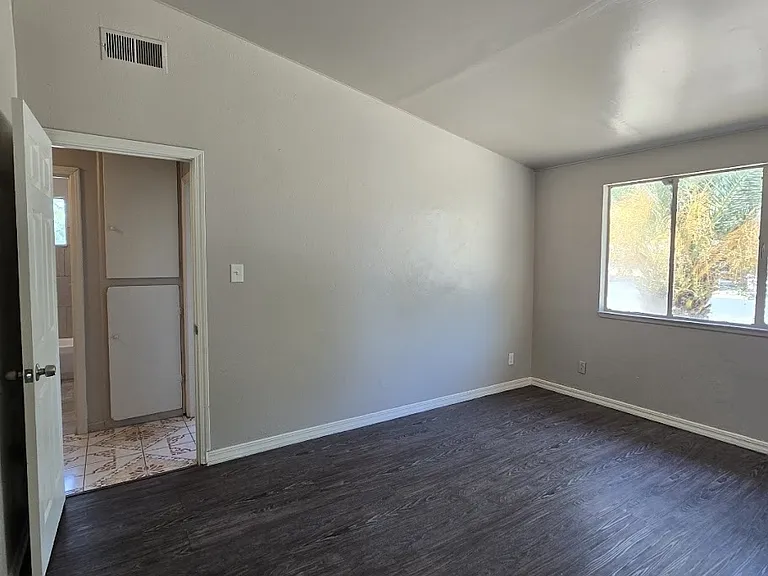 2137 W Dayton Ave — Photo 9