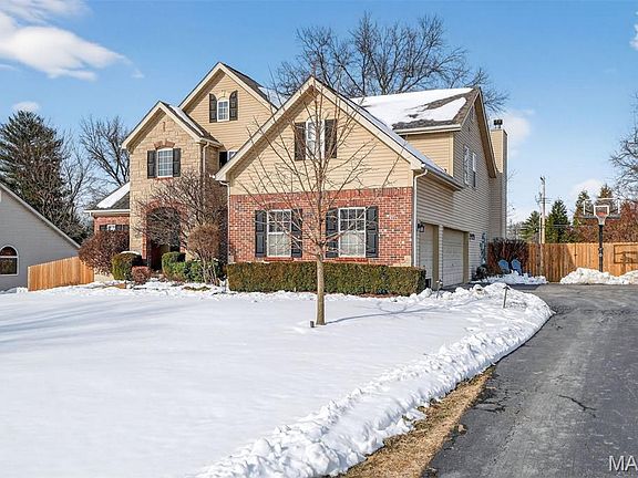 3rd image of 15 Lawrence Dr