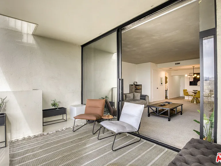 10433 Wilshire Blvd #808 — Photo 11