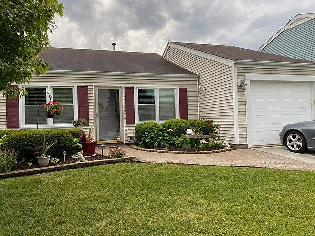 2410 Marigold Ct photo 1