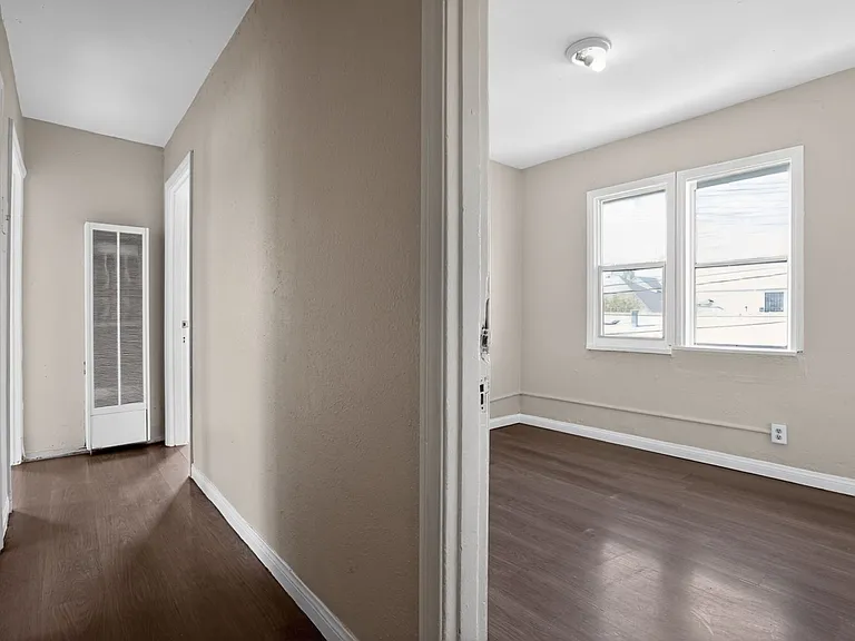 1157 E 21st St — Photo 5