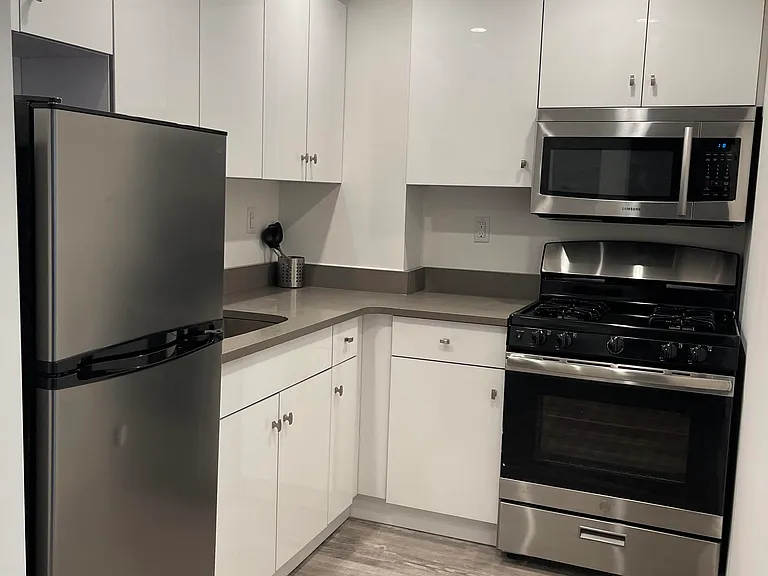 433 W 53rd St #71 — Photo 3
