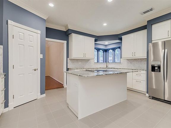3rd image of 714 Last Arrow Dr