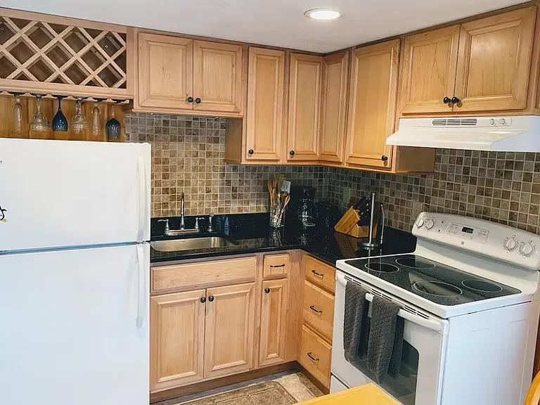 91 Paradise Dr — Photo 2