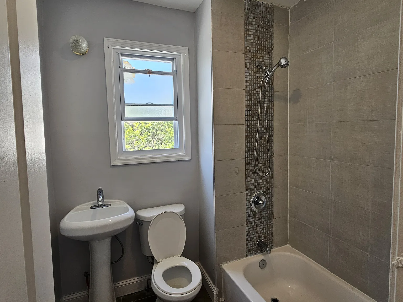 2 bed, 1200 sqft, $1,695 — Photo 2