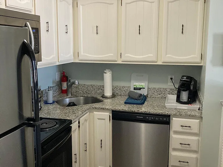 180 Seaview Ct #703 — Photo 7