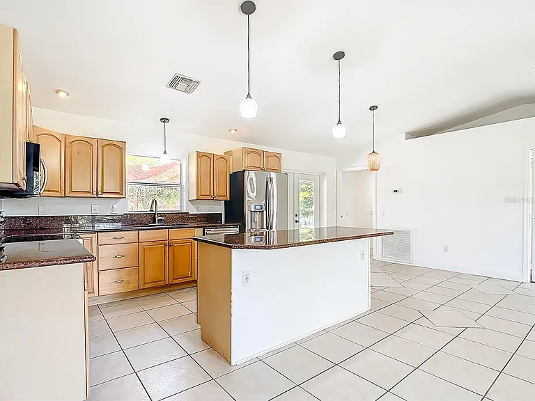 814 Lincoln Ave — Photo 4