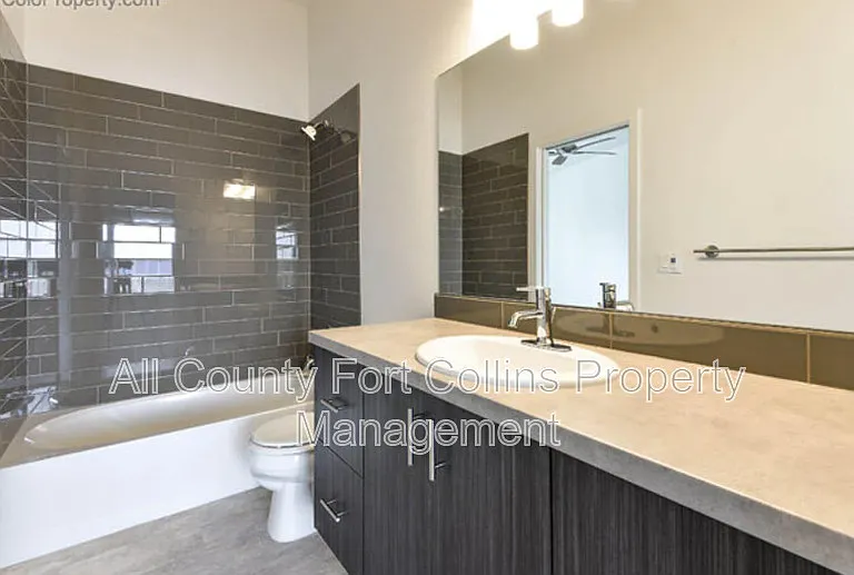 225 Green Leaf St #7 — Photo 9