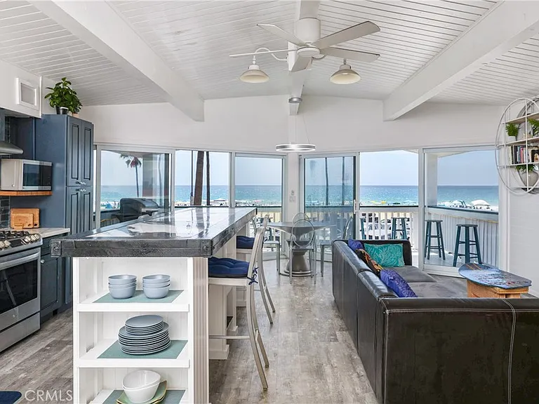 2214 W Oceanfront #B — Photo 6