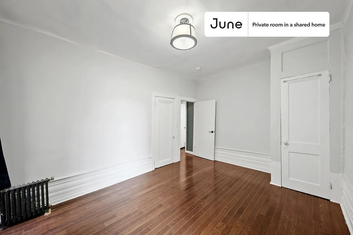 Queen bedroom in 3 bed/1 bath home in Hamilton Heights #594 B — Photo 4